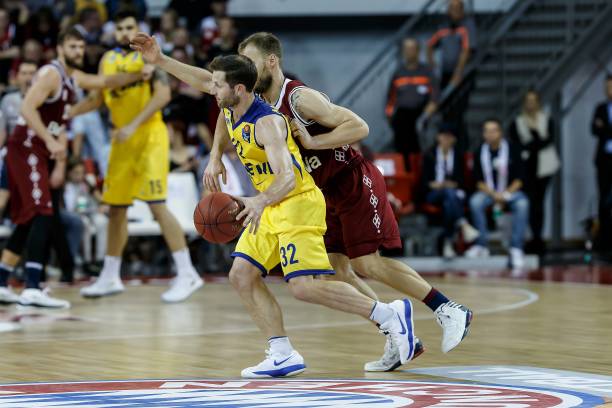 使他们在国 使他们在国